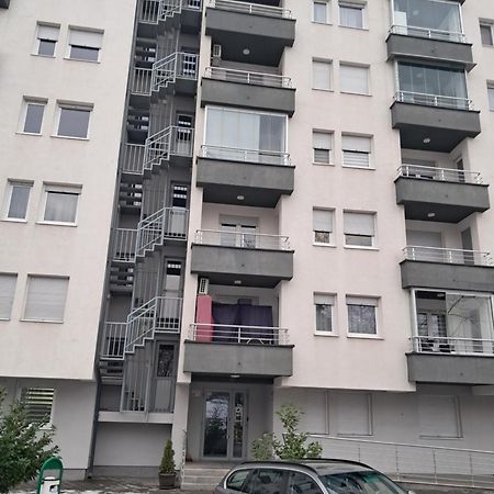 Apartmani Jaca Tuzla Exteriör bild