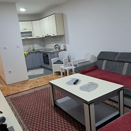 Apartmani Jaca Tuzla Exteriör bild